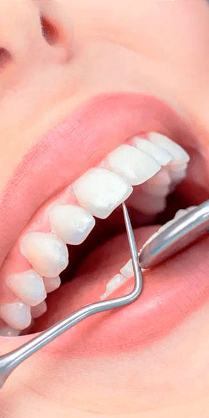 Dra. María Cecilia Fernández en su consultorio dental en Córdoba
